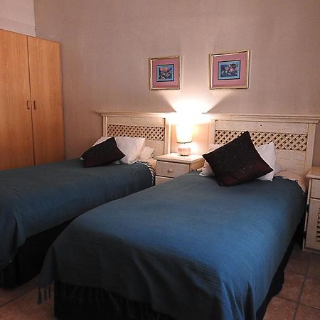 Mosselbay Backpackers Hostel มอสเซิลเบย์ ภายนอก รูปภาพ