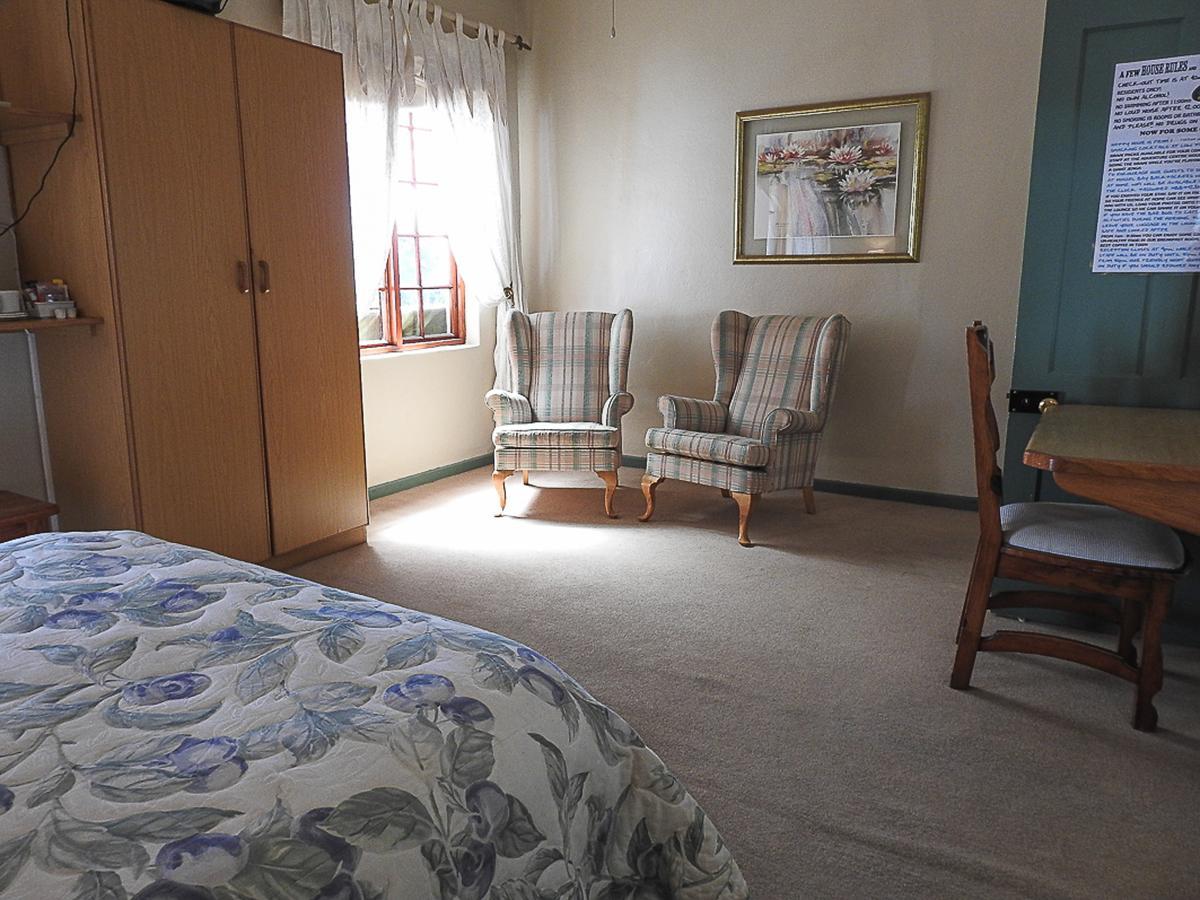 Mosselbay Backpackers Hostel มอสเซิลเบย์ ภายนอก รูปภาพ