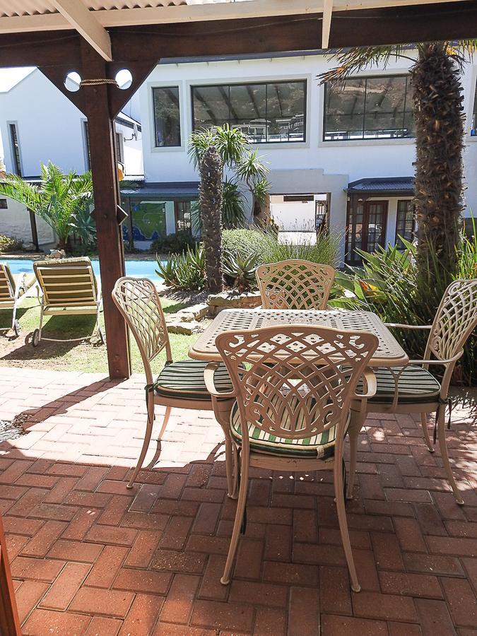 Mosselbay Backpackers Hostel มอสเซิลเบย์ ภายนอก รูปภาพ