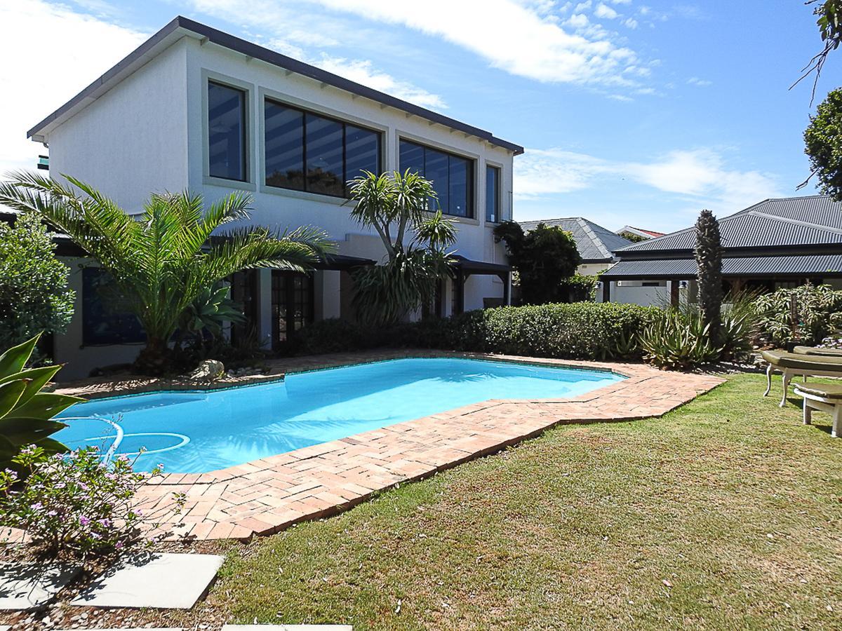 Mosselbay Backpackers Hostel มอสเซิลเบย์ ภายนอก รูปภาพ