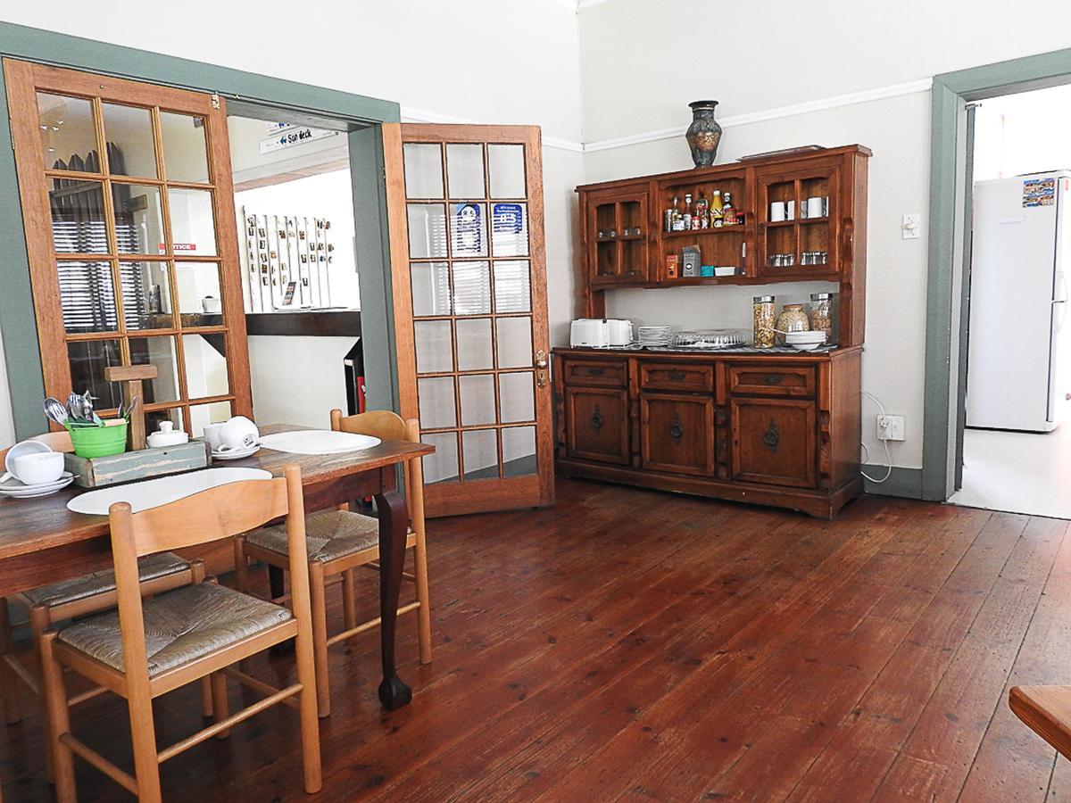 Mosselbay Backpackers Hostel มอสเซิลเบย์ ภายนอก รูปภาพ