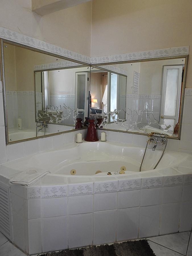 Mosselbay Backpackers Hostel มอสเซิลเบย์ ภายนอก รูปภาพ
