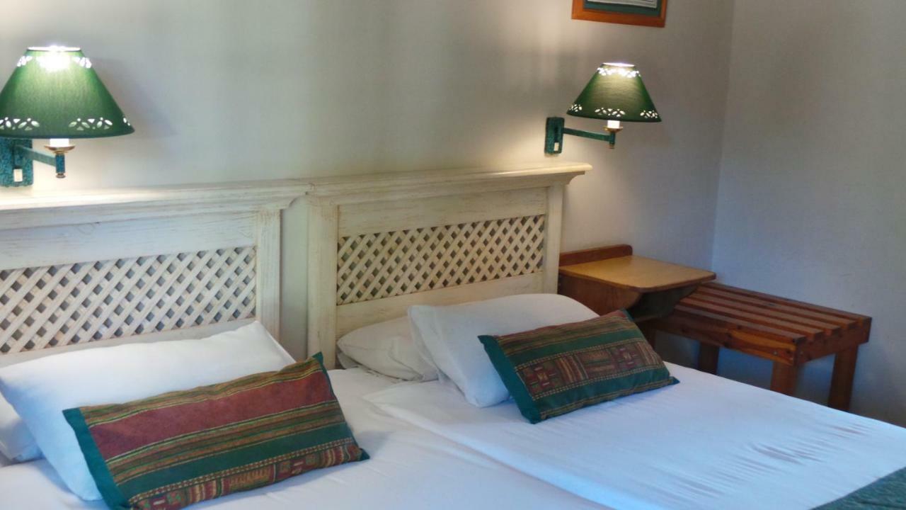 Mosselbay Backpackers Hostel มอสเซิลเบย์ ภายนอก รูปภาพ