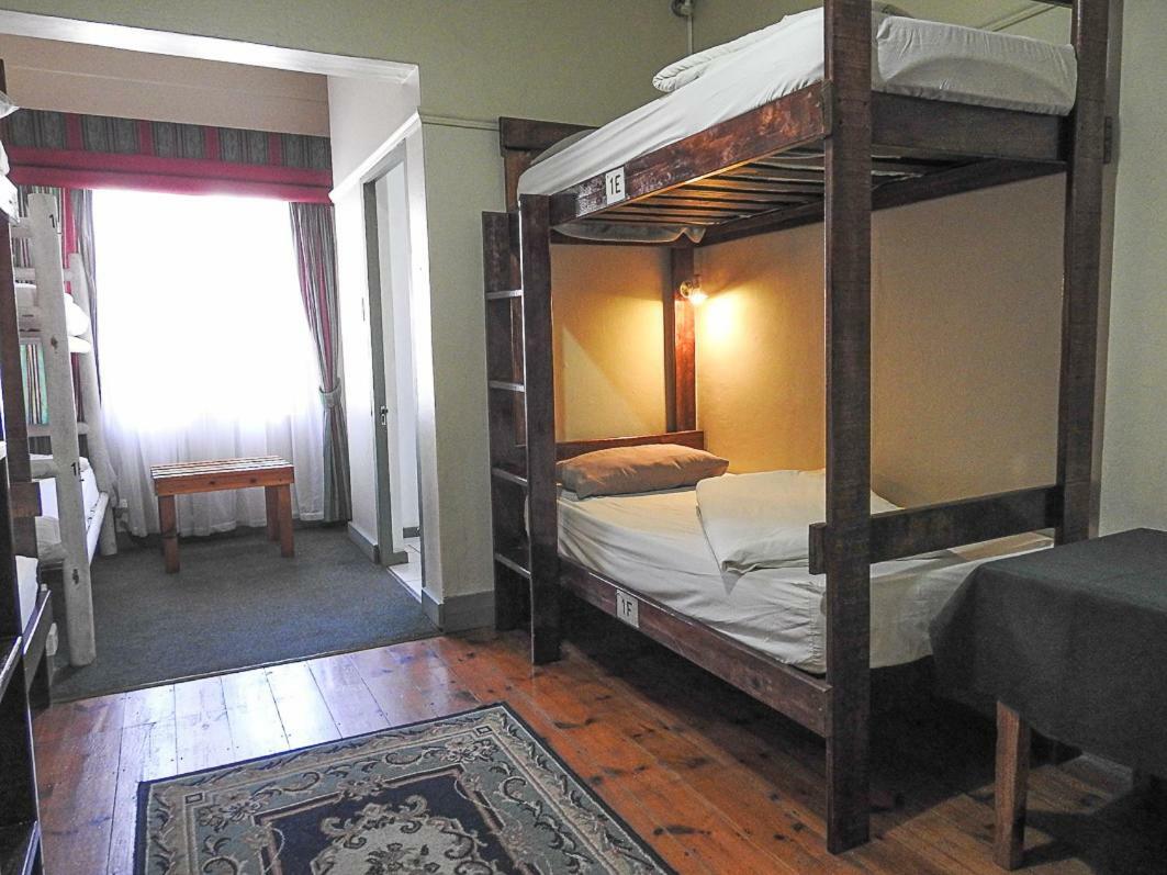 Mosselbay Backpackers Hostel มอสเซิลเบย์ ภายนอก รูปภาพ
