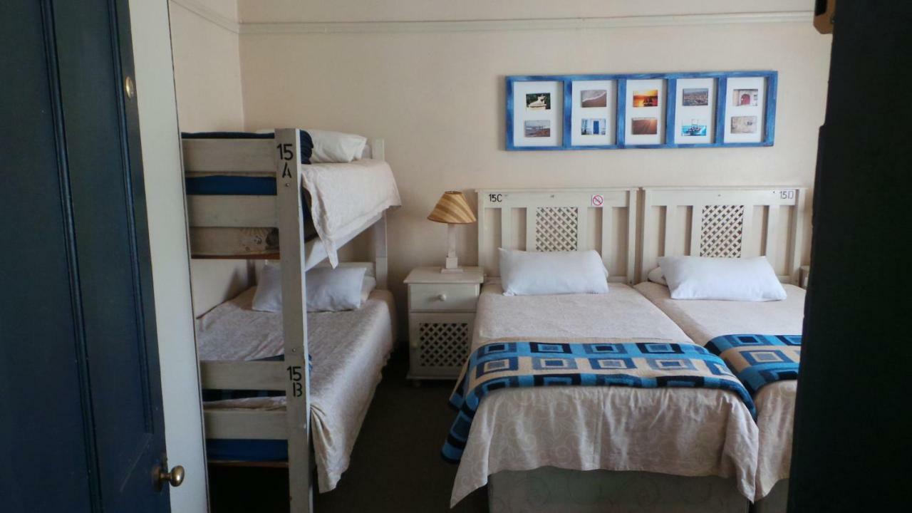 Mosselbay Backpackers Hostel มอสเซิลเบย์ ภายนอก รูปภาพ