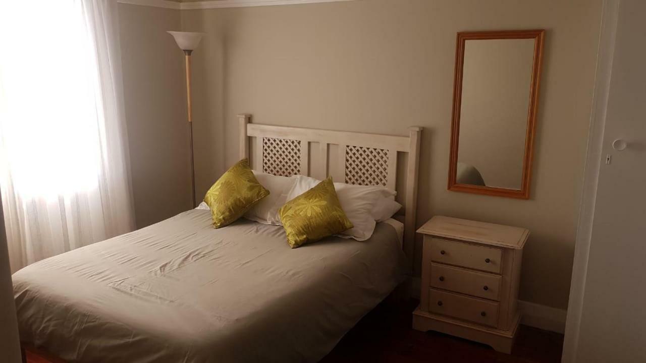 Mosselbay Backpackers Hostel มอสเซิลเบย์ ภายนอก รูปภาพ