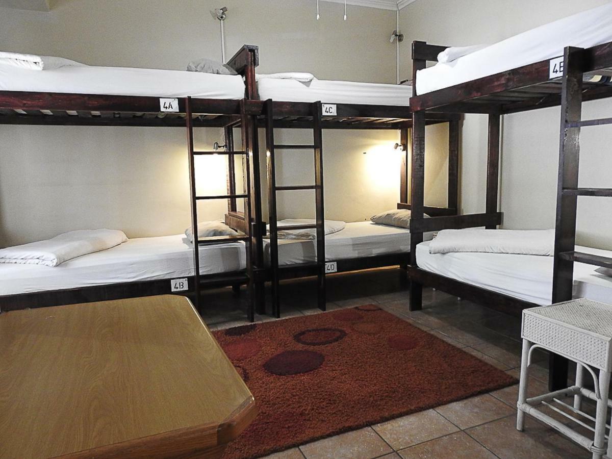 Mosselbay Backpackers Hostel มอสเซิลเบย์ ภายนอก รูปภาพ