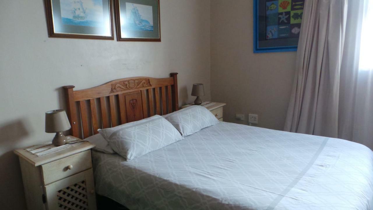 Mosselbay Backpackers Hostel มอสเซิลเบย์ ภายนอก รูปภาพ