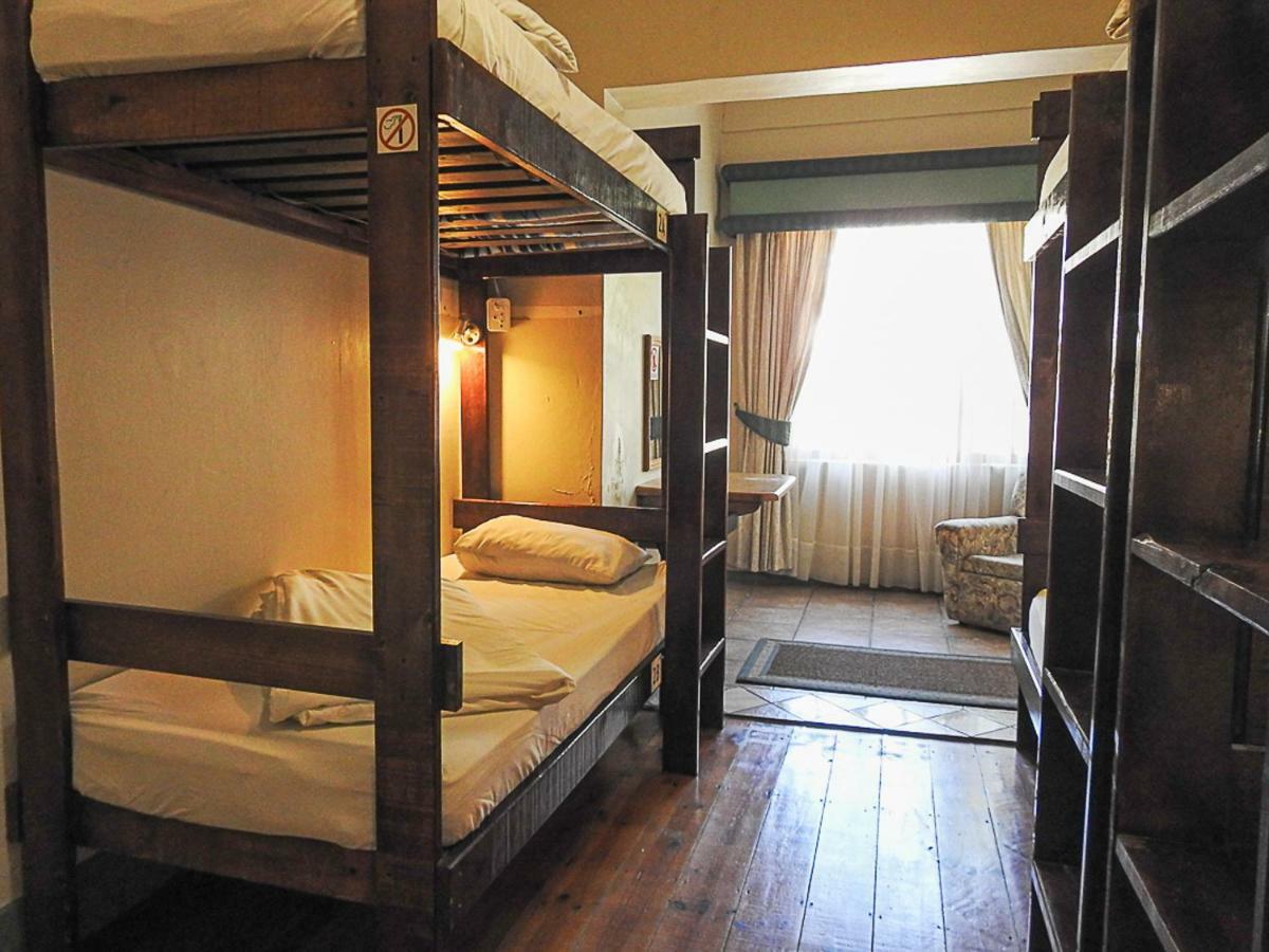 Mosselbay Backpackers Hostel มอสเซิลเบย์ ภายนอก รูปภาพ