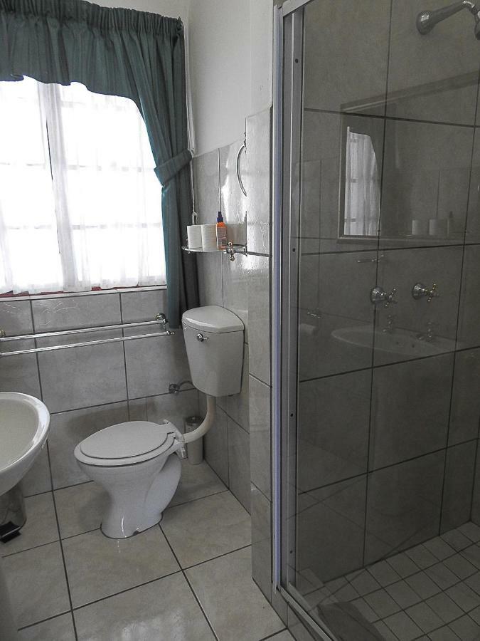Mosselbay Backpackers Hostel มอสเซิลเบย์ ภายนอก รูปภาพ
