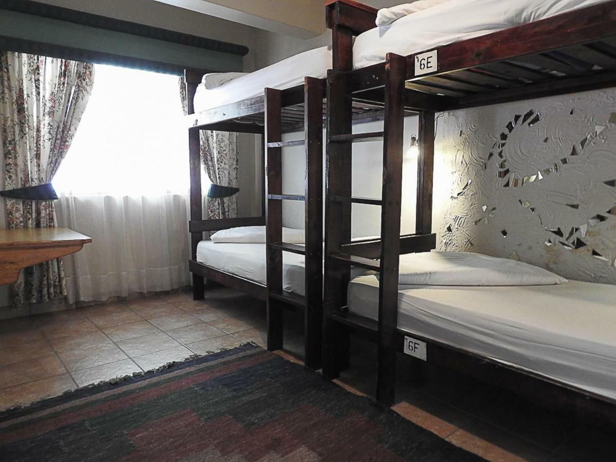 Mosselbay Backpackers Hostel มอสเซิลเบย์ ภายนอก รูปภาพ