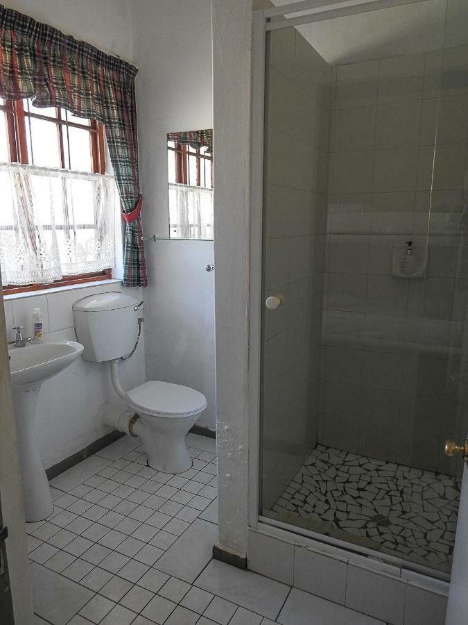Mosselbay Backpackers Hostel มอสเซิลเบย์ ภายนอก รูปภาพ