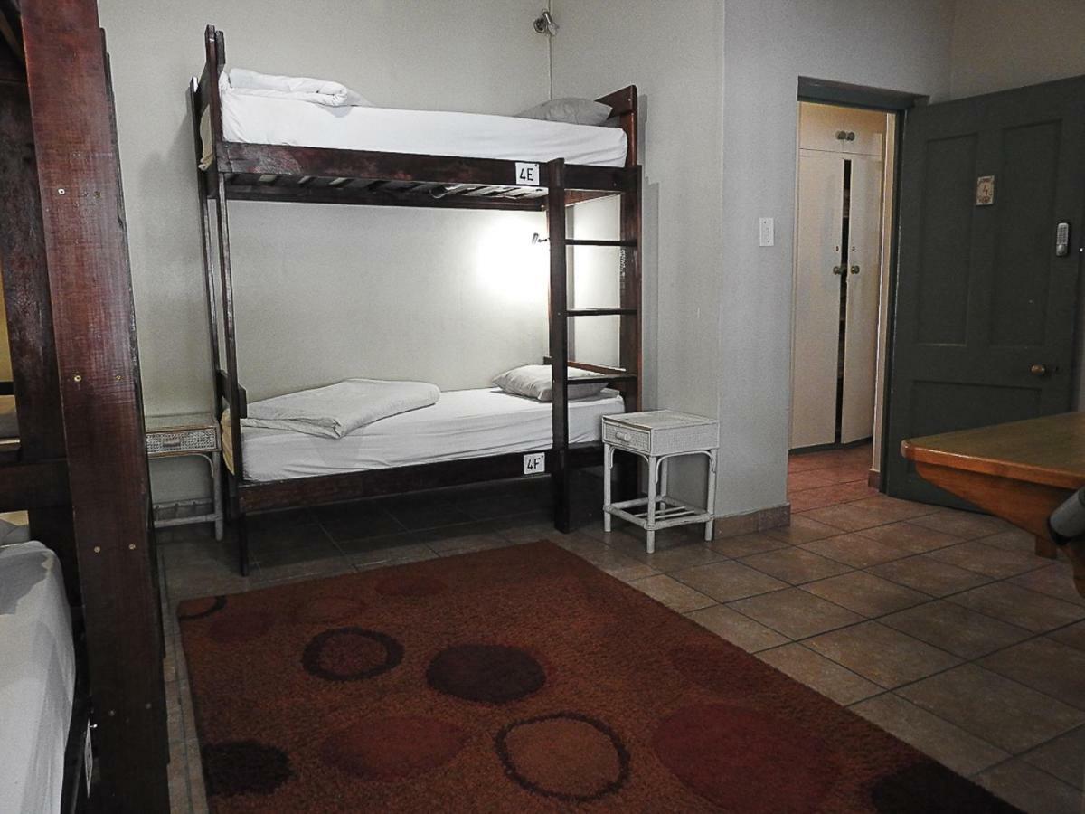 Mosselbay Backpackers Hostel มอสเซิลเบย์ ภายนอก รูปภาพ