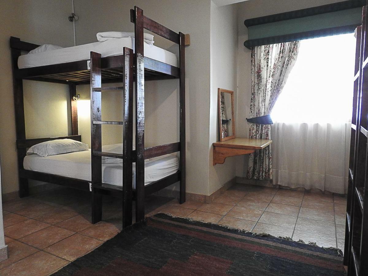 Mosselbay Backpackers Hostel มอสเซิลเบย์ ภายนอก รูปภาพ